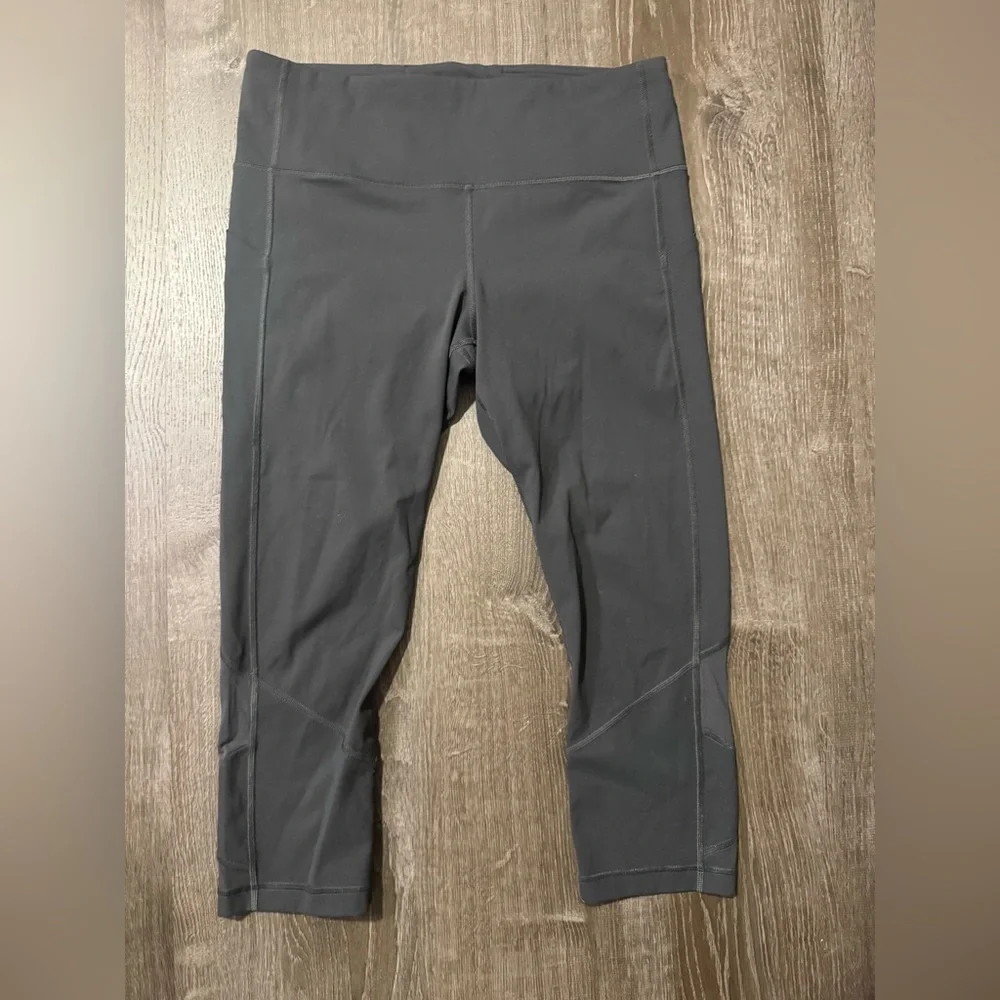 Lululemon Pace Rival High Rise Crop 22” in Graphite Grey Size 12